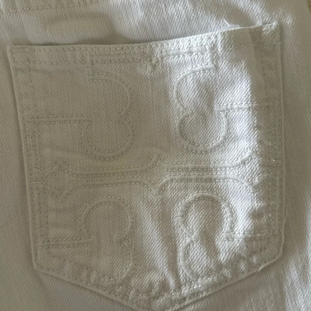 Tory Burch White Cropped denim with Orange Logo Tag size 26